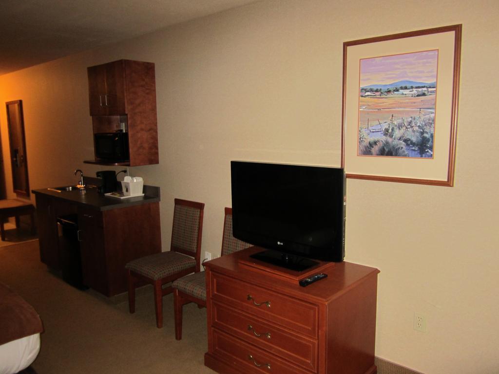 Super 8 By Wyndham Fort Nelson Bc Luaran gambar