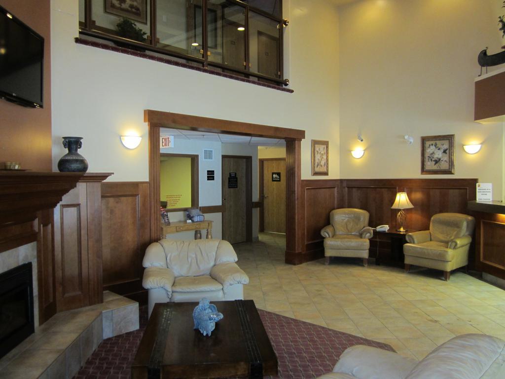 Super 8 By Wyndham Fort Nelson Bc Luaran gambar