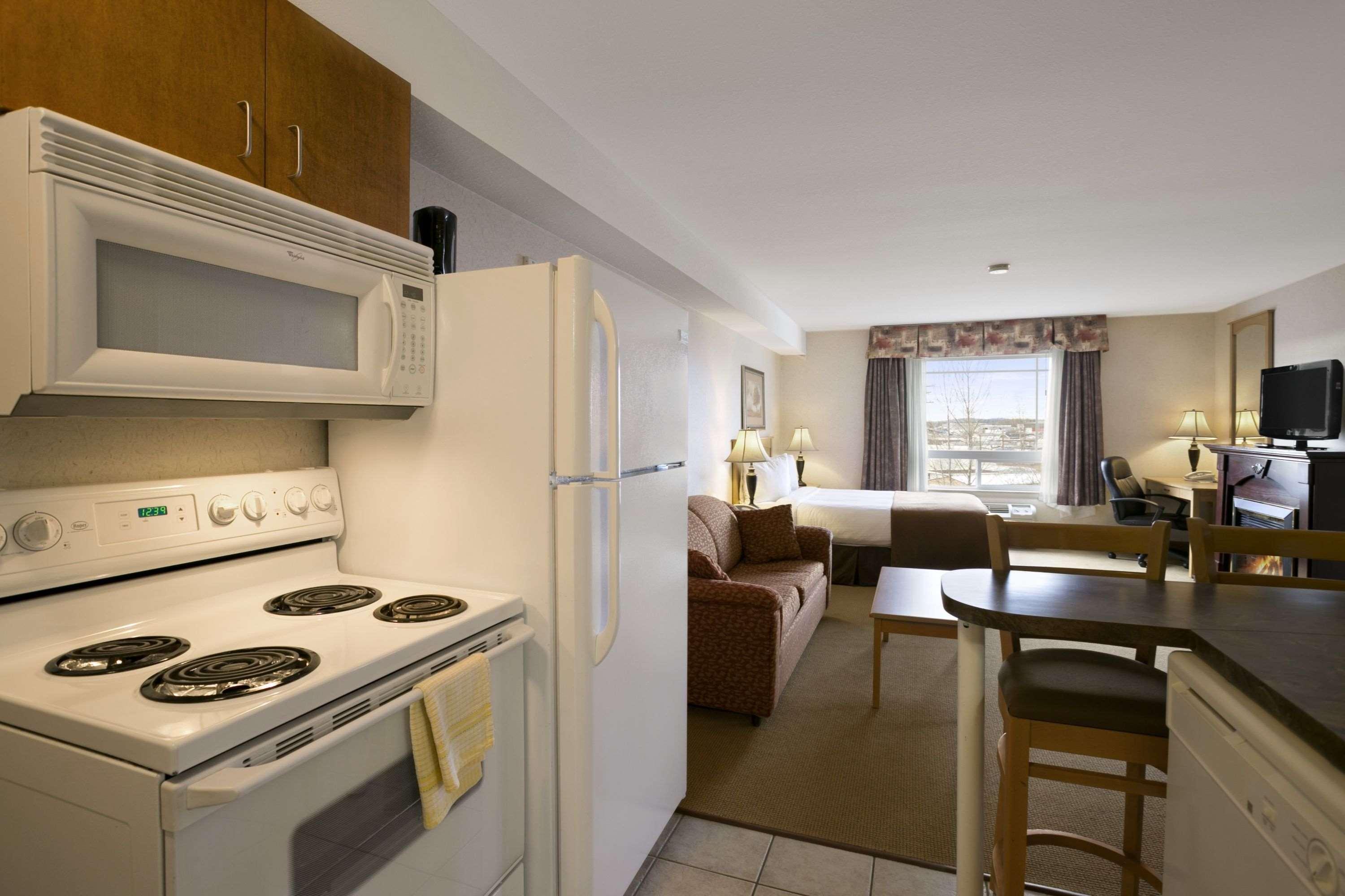 Super 8 By Wyndham Fort Nelson Bc Luaran gambar