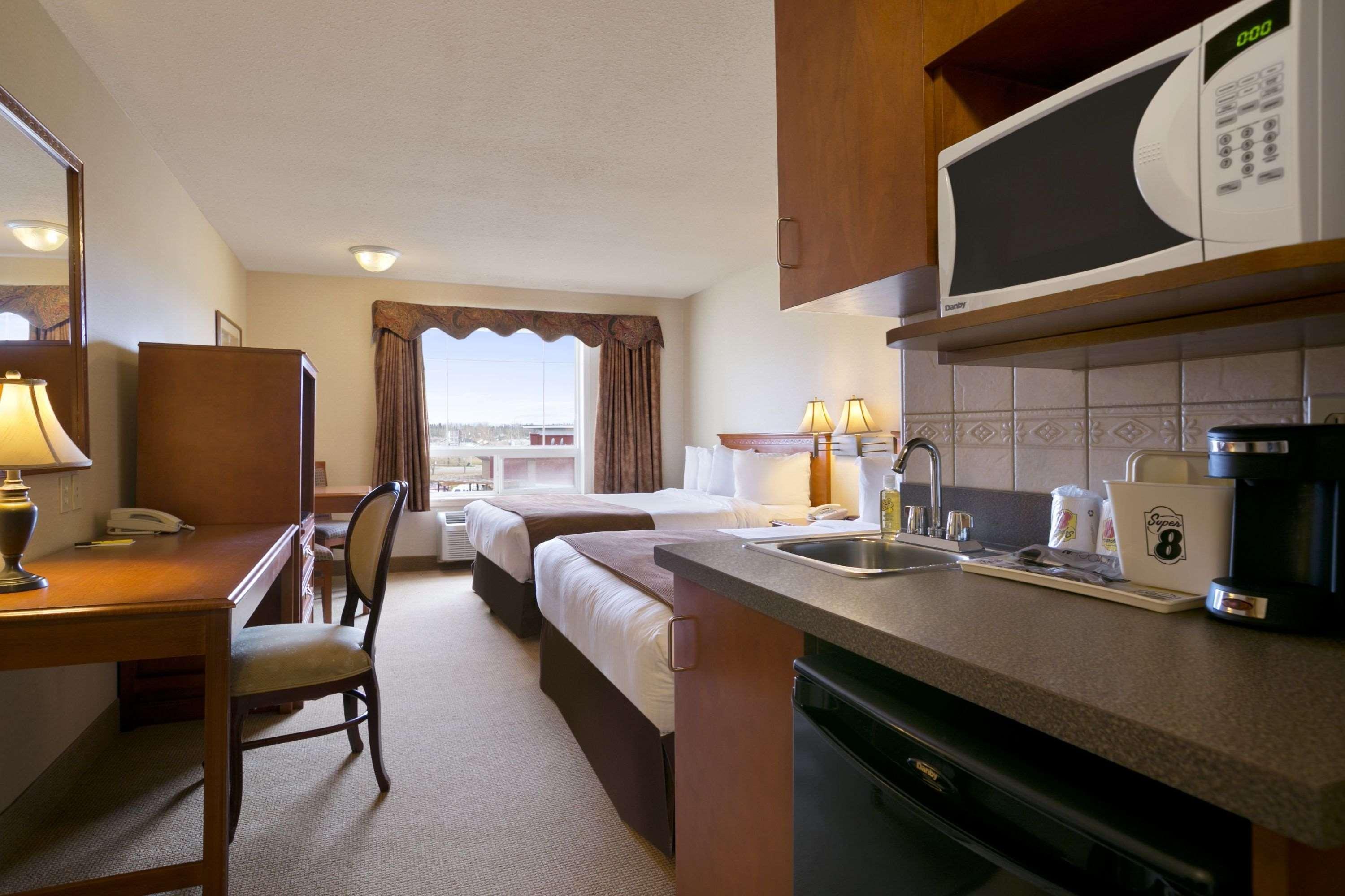 Super 8 By Wyndham Fort Nelson Bc Luaran gambar
