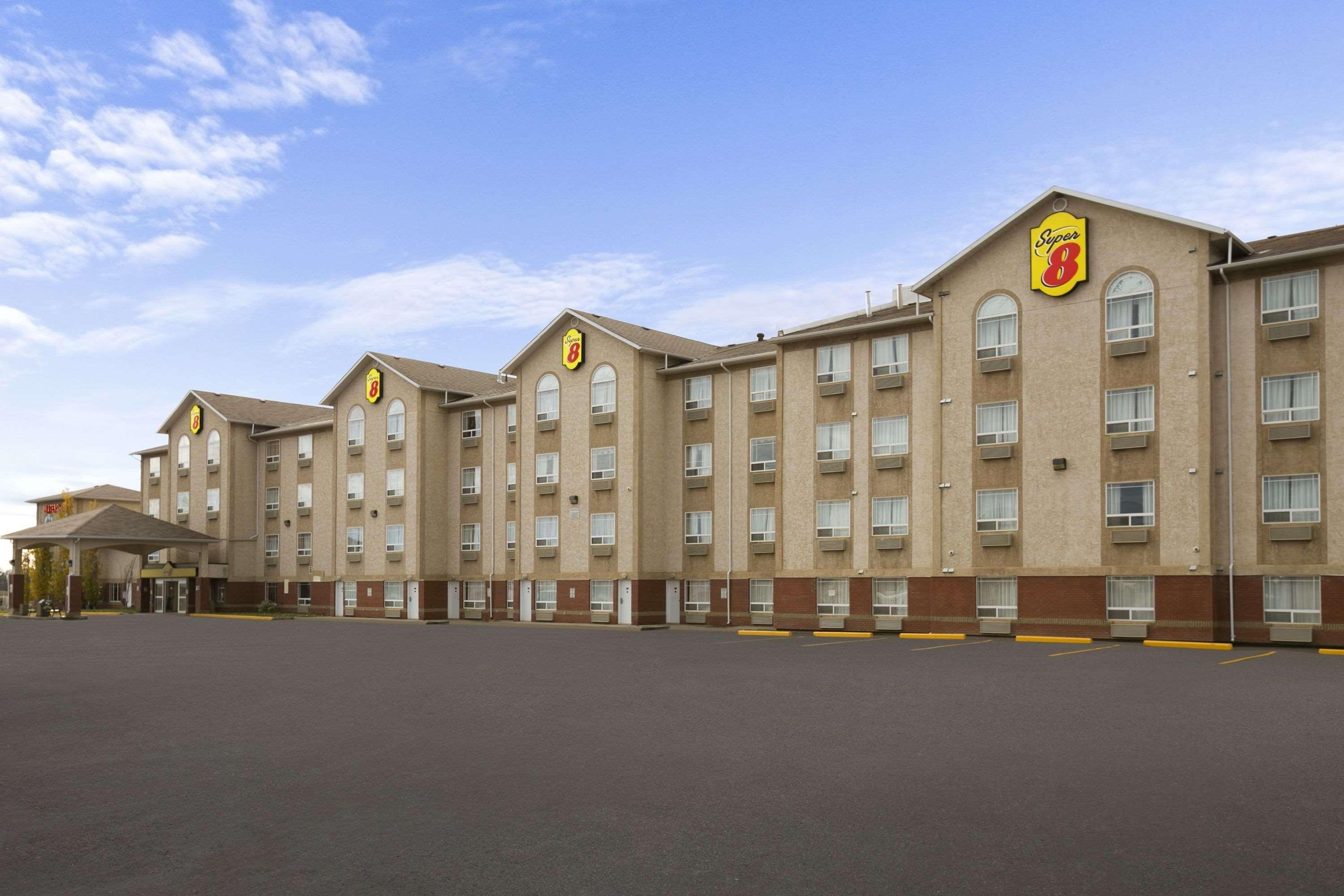 Super 8 By Wyndham Fort Nelson Bc Luaran gambar