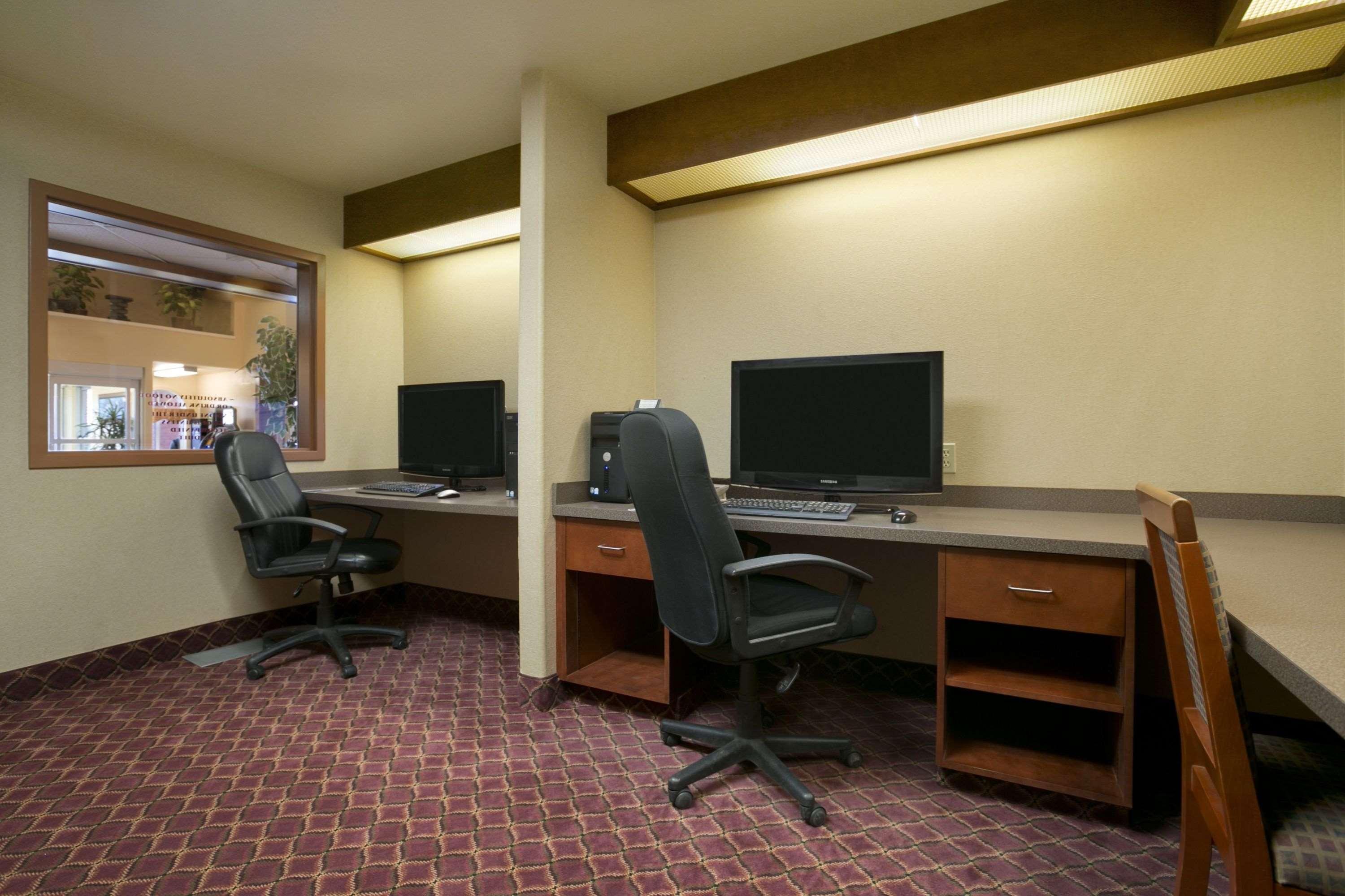 Super 8 By Wyndham Fort Nelson Bc Luaran gambar