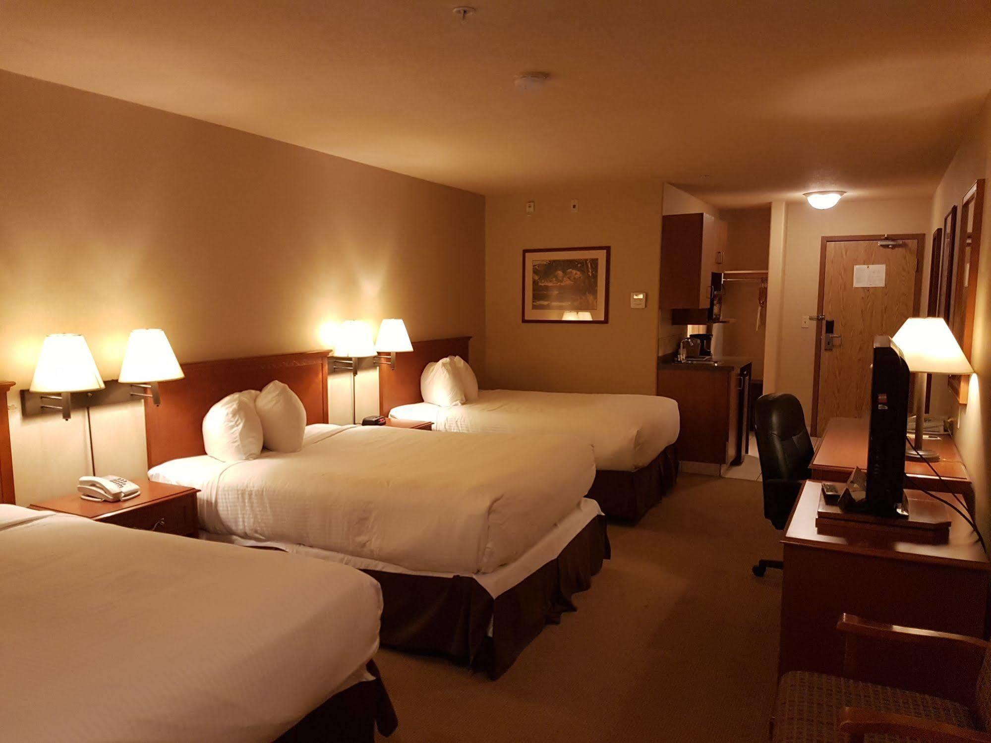Super 8 By Wyndham Fort Nelson Bc Luaran gambar